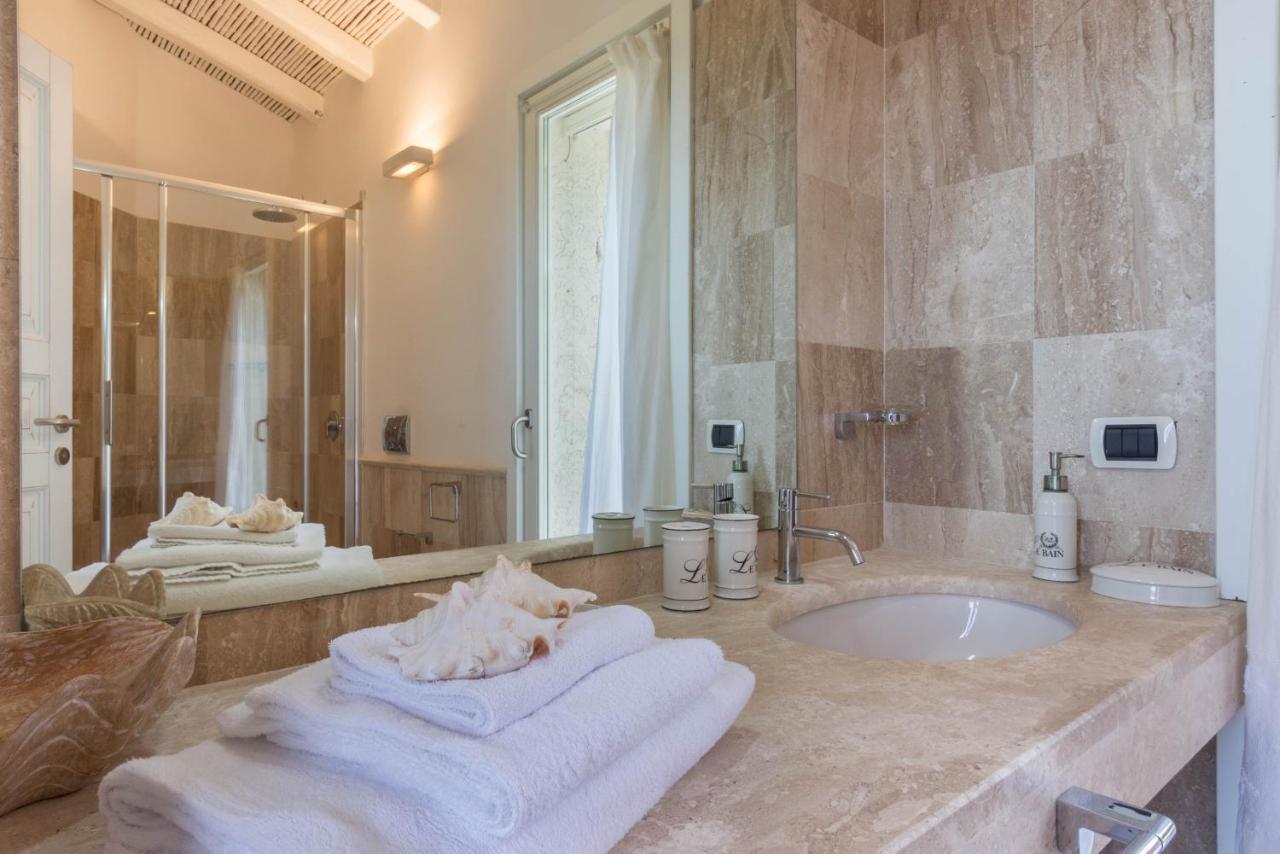 קסטיאדס Villa Bougainvillea Con Piscina E Giardino Privato A Pochi Passi Dal Mare מראה חיצוני תמונה